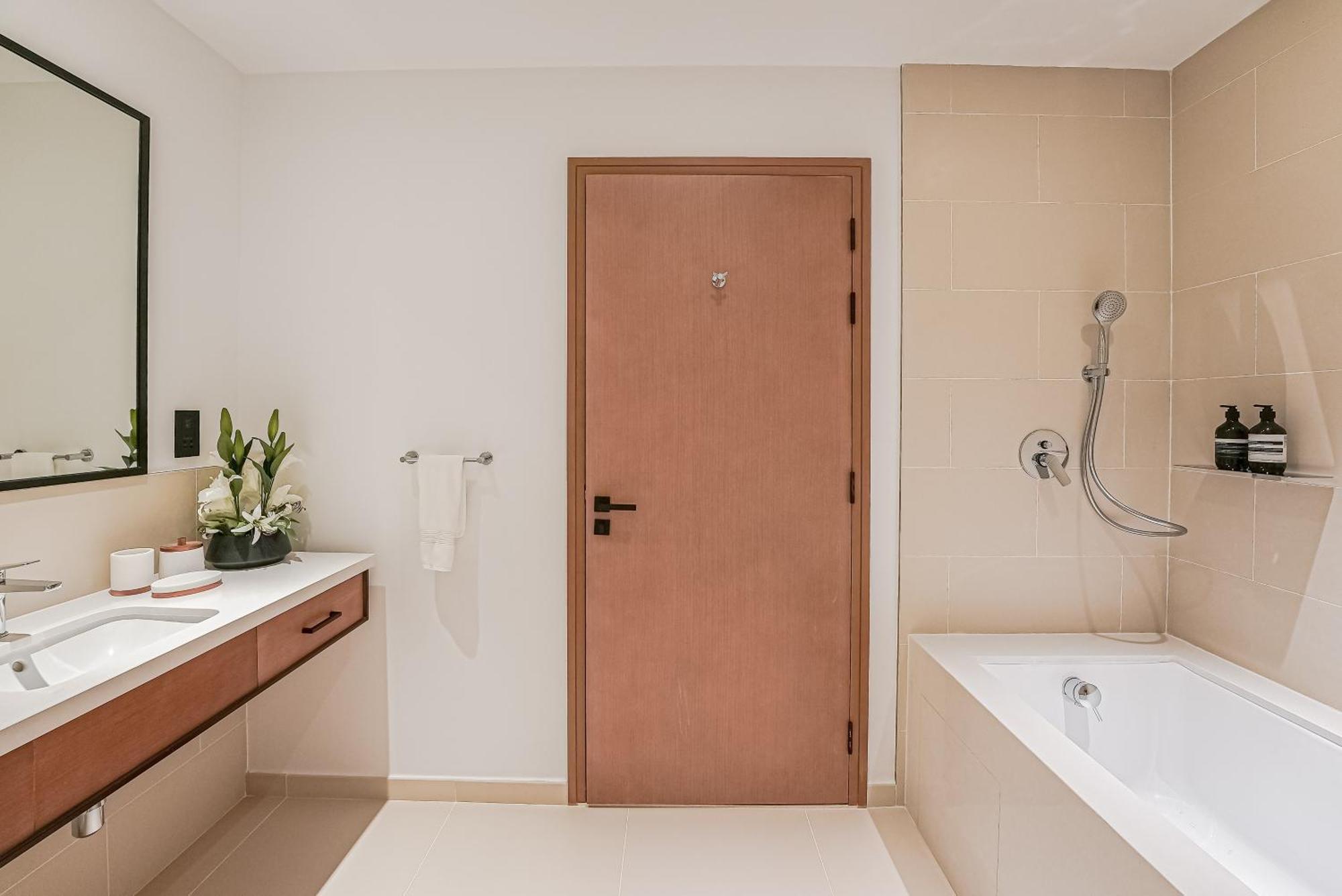 Appartamento Modern 2Br High Floor Haven In Vida Dubai Marina Esterno foto