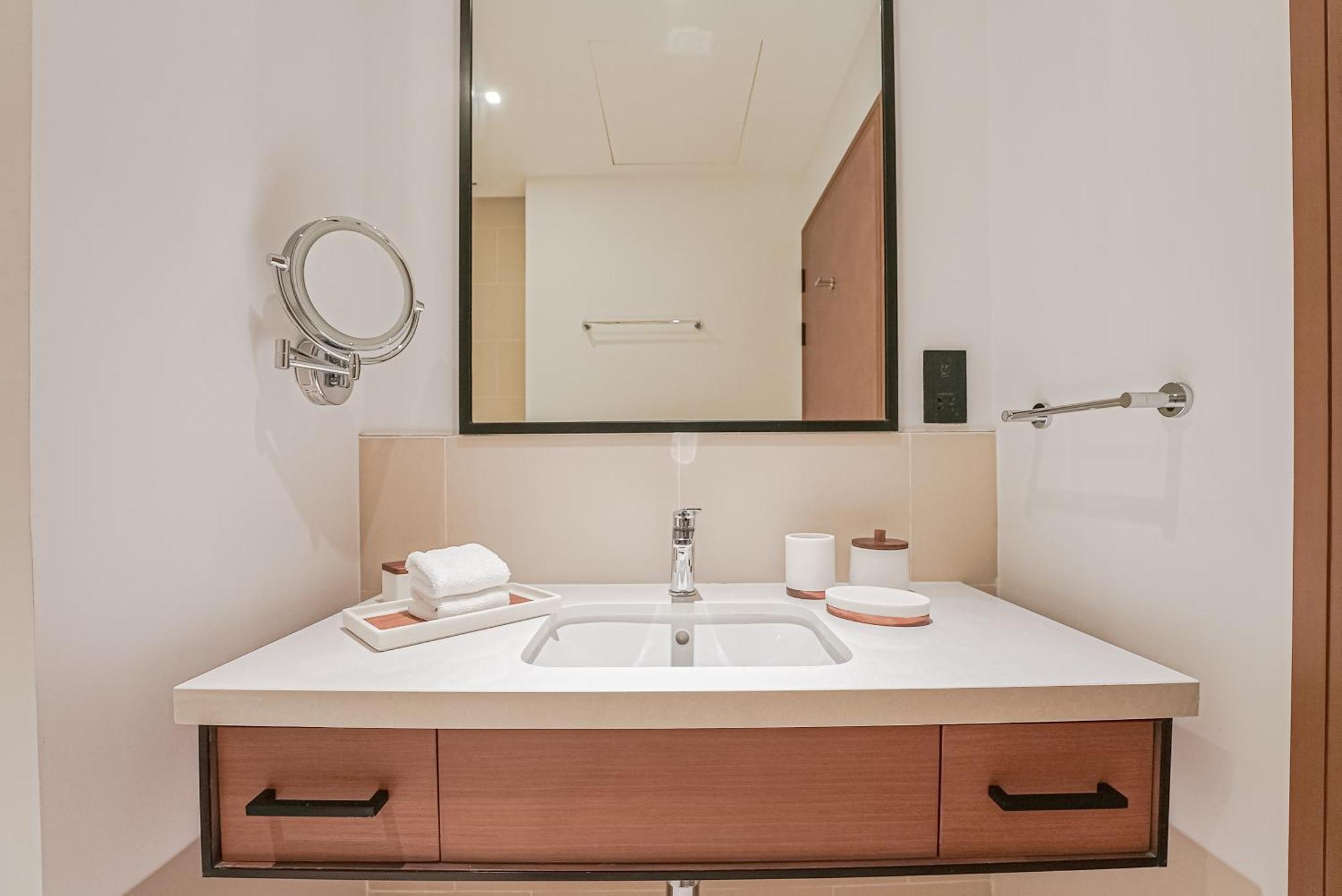 Appartamento Modern 2Br High Floor Haven In Vida Dubai Marina Esterno foto