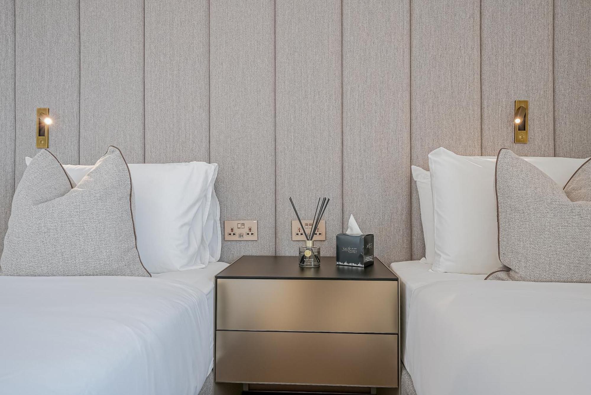 Appartamento Modern 2Br High Floor Haven In Vida Dubai Marina Esterno foto